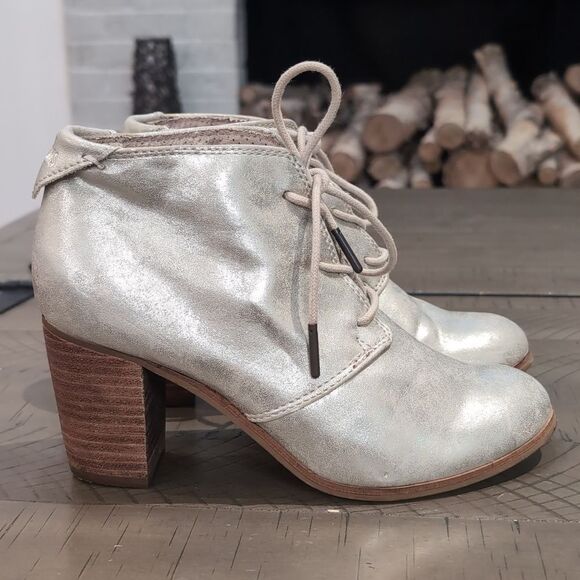 Toms Lunata Lace Up Bootie in Metallic Gold Sz 6.5 - Picture 2 of 9
